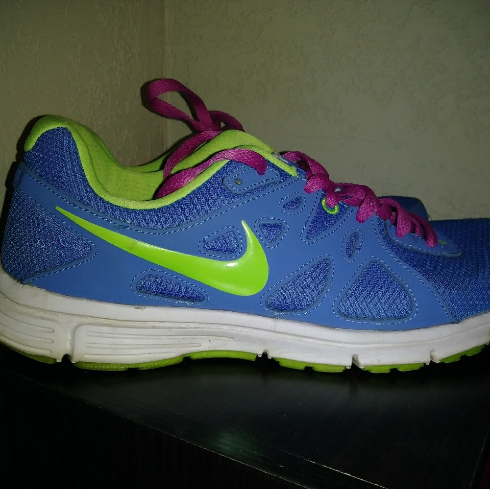 Nike RE VOLUTION 2